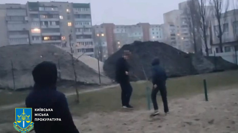 У Києві підлітки зняли на відео побиття однолітка: прокуратура клопоче про покарання