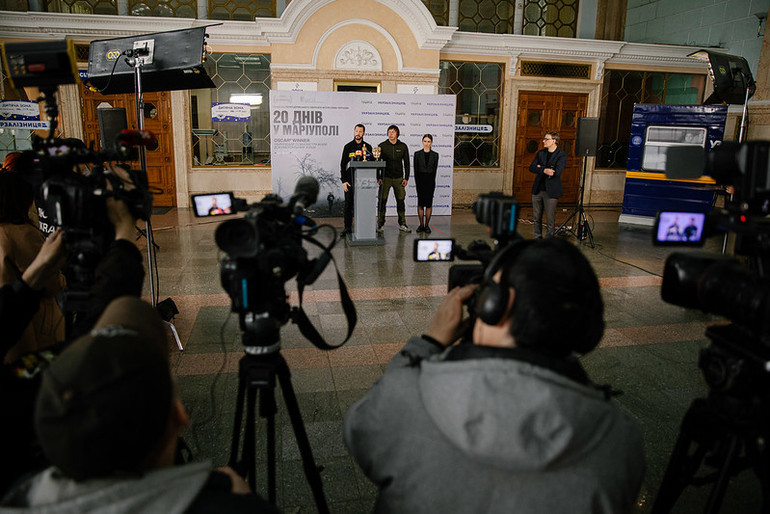 Пресконференція після повернення Мстислава Чернова з премії вручення Оскар